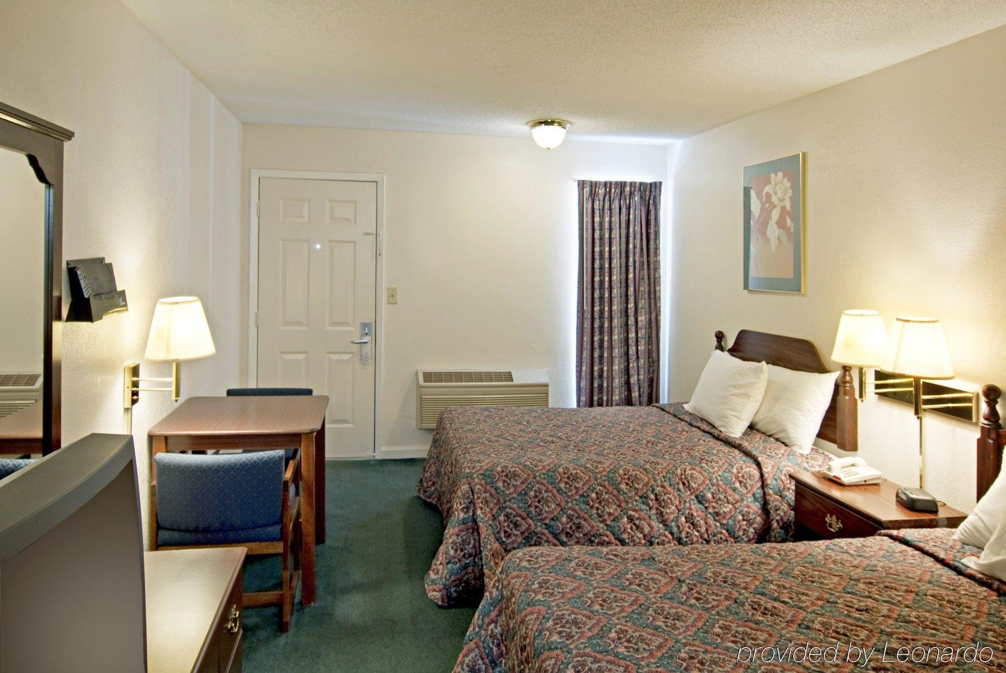 Travel Inn Of Buford Room photo