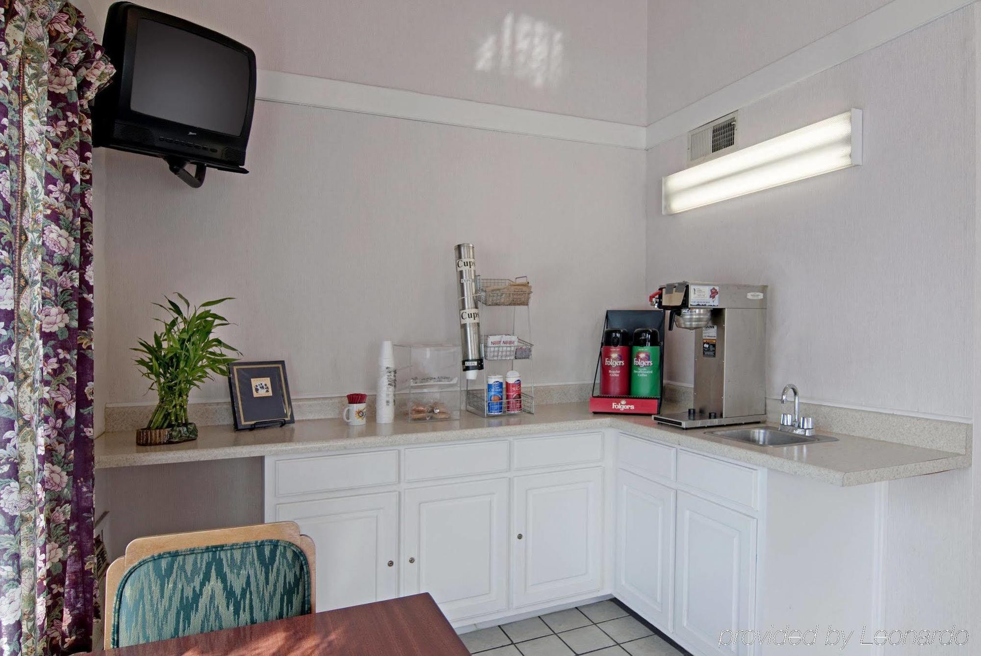 Travel Inn Of Buford Restaurant photo
